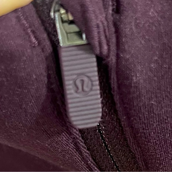 Lululemon Toasty tech 1/2 zip black cherry/maroon embroidered sleeve women’s 6 - Picture 5 of 12